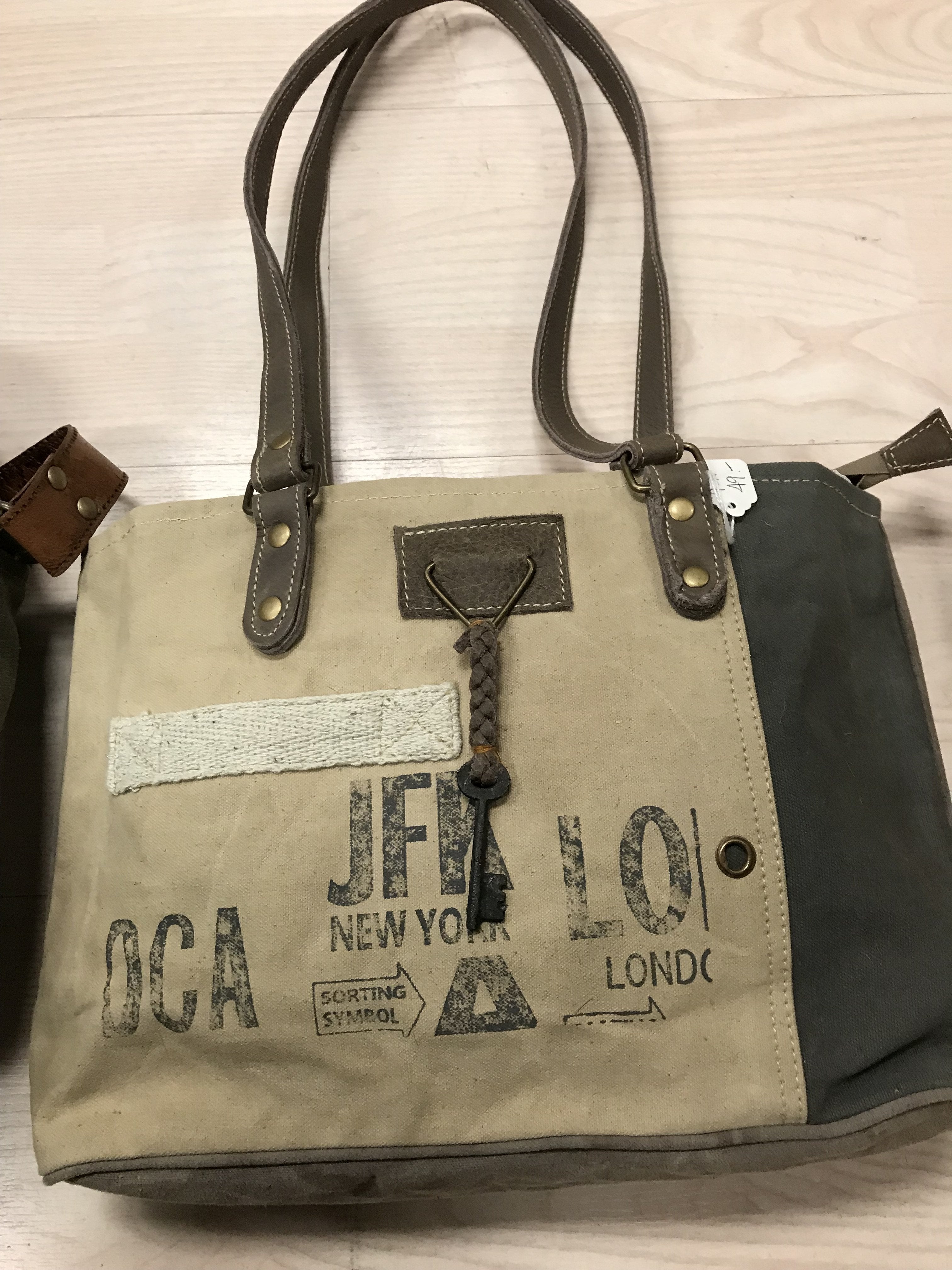 MiliTENT Key Handbag